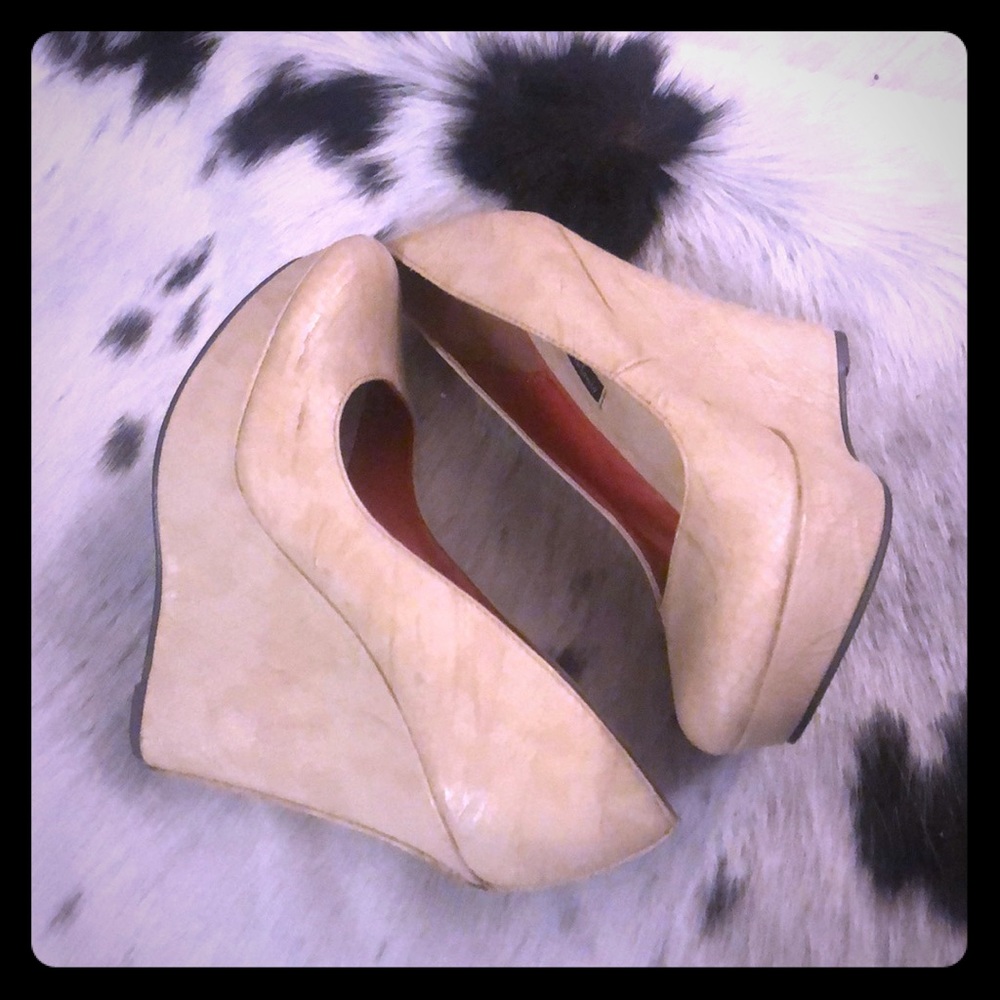 Size 9 Michael Antonio Beige Wedges